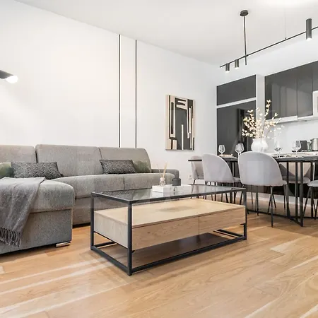 With Picasso Vibes By Rems Apartment