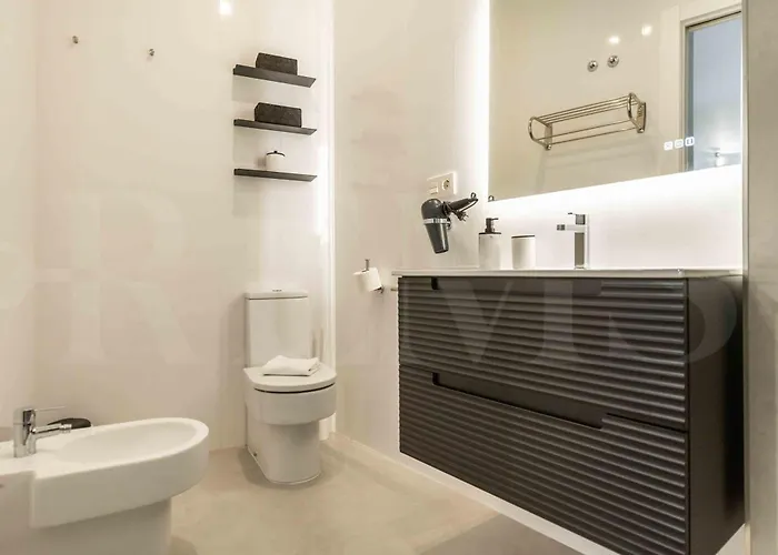 With Picasso Vibes By Rems Appartement