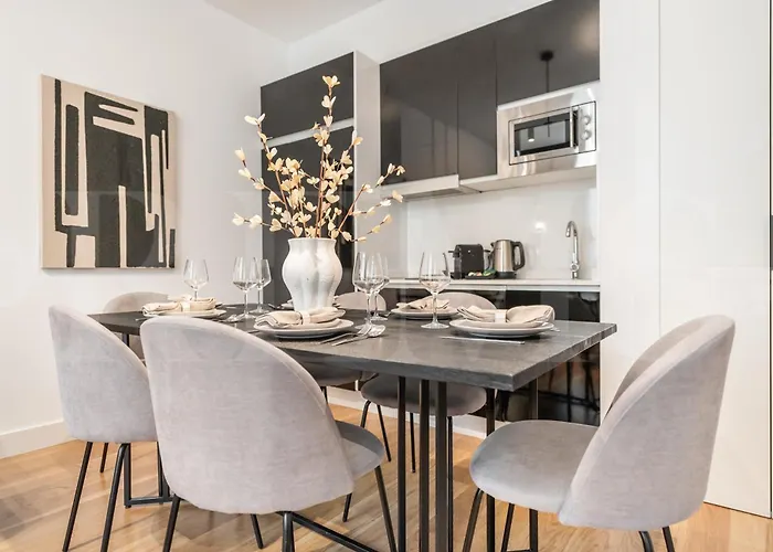 With Picasso Vibes By Rems Appartement