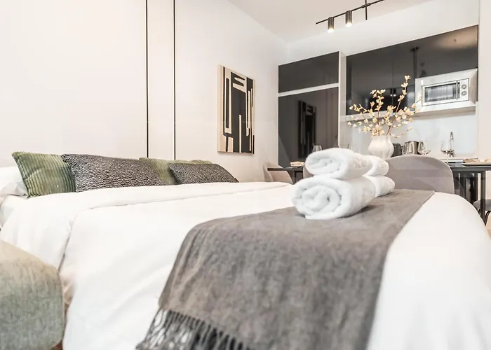 With Picasso Vibes By Rems Appartement