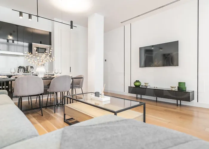 Appartement With Picasso Vibes By Rems